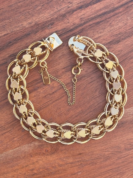 Jewelry - Vintage Monet Heart Bracelet Gold Tone 8” Lock Clasp Romantic Statement Piece